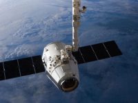 Компания SpaceX откладывает запуск космического корабля Dragon