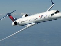 Крупнейшая авиакомпания Delta Airlines временно приостановила полеты по всему миру