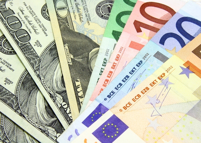 Курс валют от НБУ на 24 мая 2017. Доллар и евро дешевеют