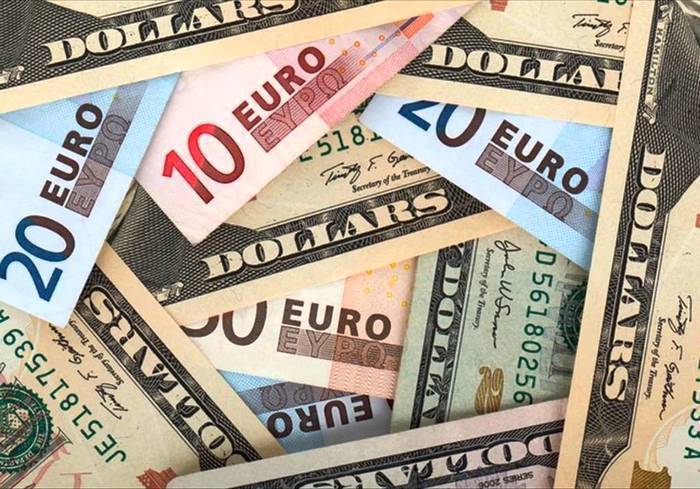 Курс валют от НБУ на 28 апреля 2017. Доллар и евро дешевеют