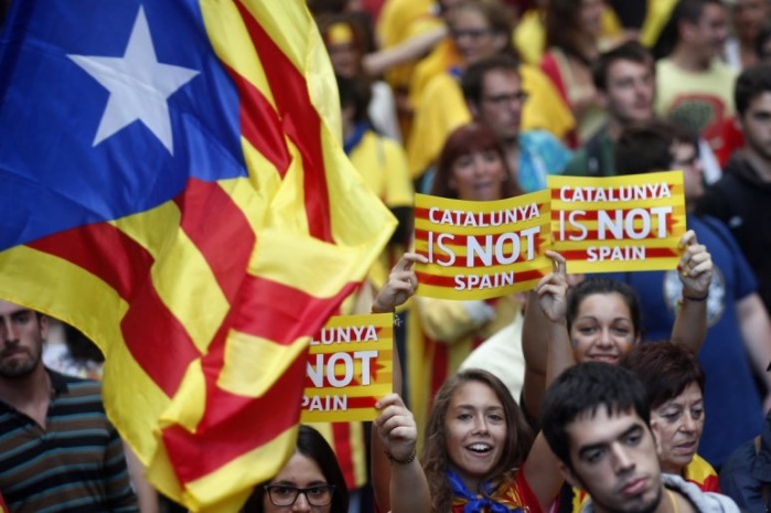 Мадрид угрожает взять под контроль Каталонию, если Пучдемон не определится с декларацией о независимости