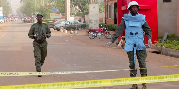 Террористы захватили гостиницу Radisson Blu в Мали: в заложниках оказались 170 человек