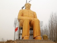 Золотой Мао Цзэдун высотой 36 метров установлен в Китае