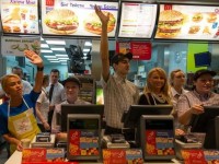 Экс-спикер Белого дома стал работником McDonald’s