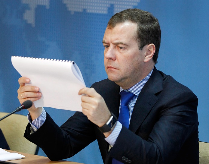 Медведев предложил повышение пенсий в РФ заменить разовой выплатой