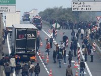 Мигранты массово перемещаются из Кале в Брюссель