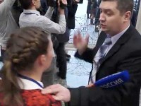 На Минских переговорах журналистке канала «Россия 24» закрыли рот (видео)
