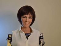“Мозг” робота Софии не выдержал вопроса о коррупции в Украине