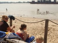 На пляже Гамбурга отдыхающие нашли белый фосфор