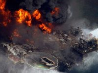 Нефтяную платформу в Мексиканском заливе не могут потушить