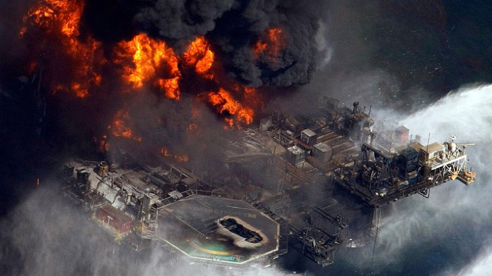 Нефтяную платформу в Мексиканском заливе не могут потушить