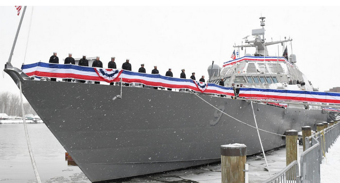 Новейший военный корабль ВМС США застрял во льдах Канады