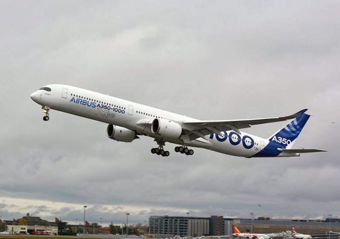 Новый крупнейший пассажирский самолет Airbus A350 поднялся в небо 