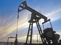 Нефть неудержимо дешевеет: под конец 5 января цена опустилась ниже 50 долларов