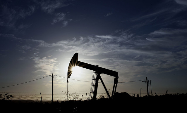 Цены на нефть продолжают нисходящий тренд после решения Саудовской Аравии  