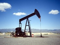Цены на нефть нехотя растут на фоне увеличения запасов нефти в США и увеличения добычи в Венесуэле
