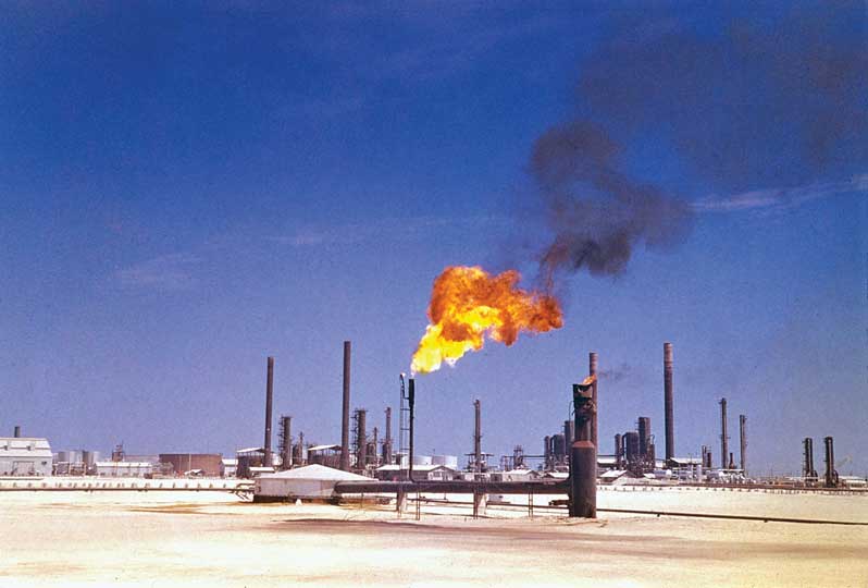 Цены на нефть снижаются из-за избыточного предложения