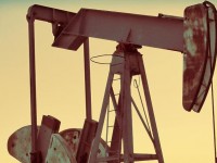 19 марта цены на нефть держатся на минимумах: в США и Китае хранилища переполнены