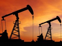 24 февраля на фоне заявлений Ирана и Саудовской Аравии нефть резко падает в цене