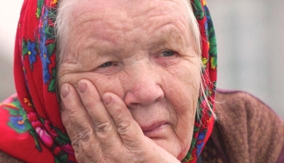 "Денег нет, но вы держитесь": в России советуют самостоятельно копить на старость