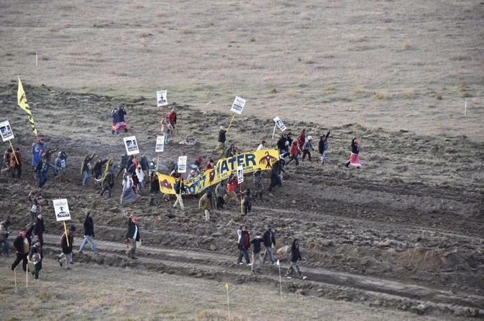 Полиция разогнала протестующих против строительства нефтепровода в Северной Дакоте