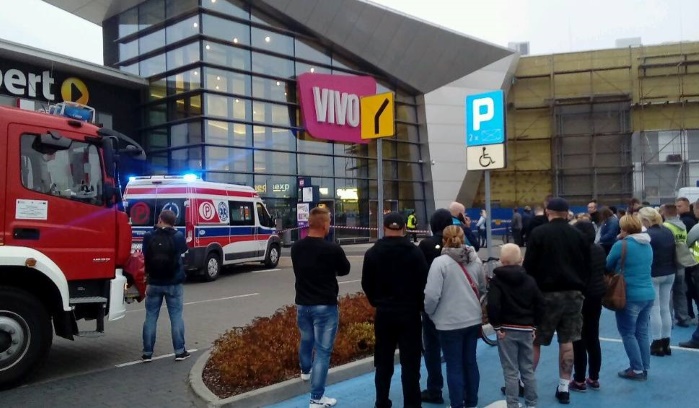 Польша: мужчина с ножом напал на посетителей торгового центра
