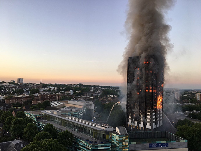 Попытка массового самоубийства в Лондоне из-за пожара в Grenfell Tower