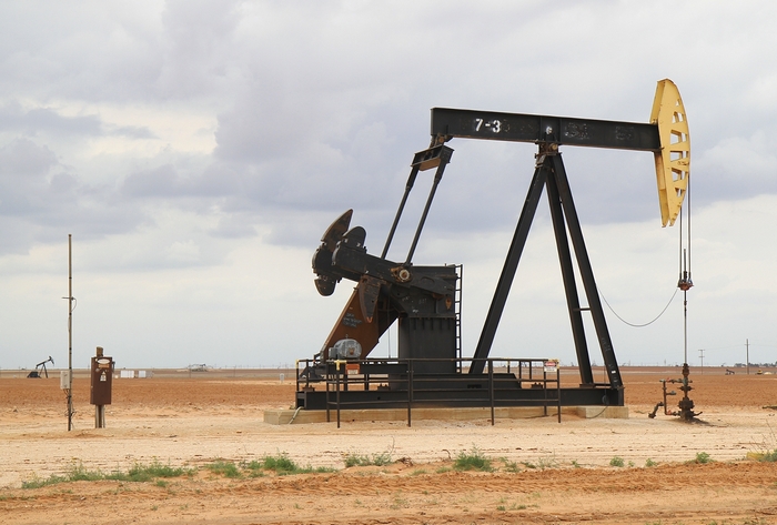 После резкого падения 14 июля цены на нефть идут вверх