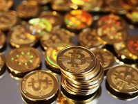 После стремительного роста криптовалюта Bitcoin рекордно обвалилась
