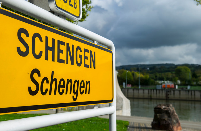 Президент Порошенко намерен подписать ассоциацию с Шенгенской зоной