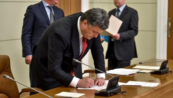 Президент Порошенко подписал указ о ставке верховного главнокомандующего