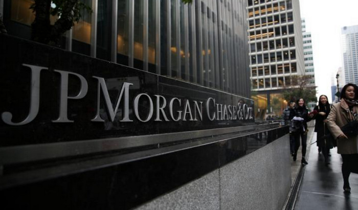 Прибыль банка JPMorgan упала на 37%