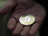 Продажа фьючерсов на Bitcoin стимулирует рост других криптовалют