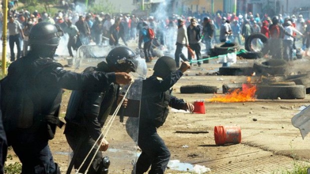 Протесты в Мексике, из-за подорожания бензина, переросли в беспорядки