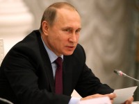 Путин с Медведевым мешают Центробанку спасать Россию от кризиса – Bloomberg