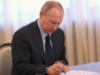 Парадоксальный Путин: подписал законы о приостановлении и восстановлении договора о ЗСТ с Украиной