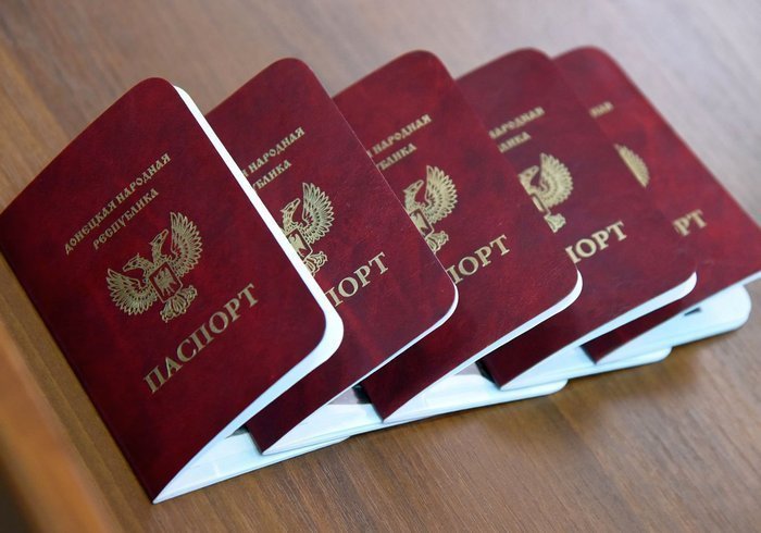 Российские банки не хотят работать с паспортами террористических организаций ЛНР и ДНР