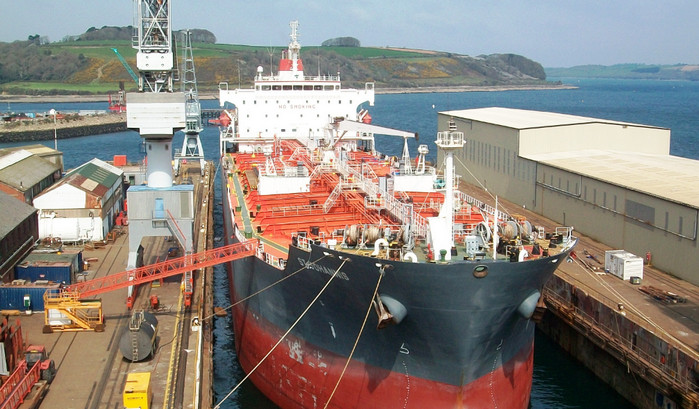 Российские танкеры перевозят нефтепродукты в Северную Корею