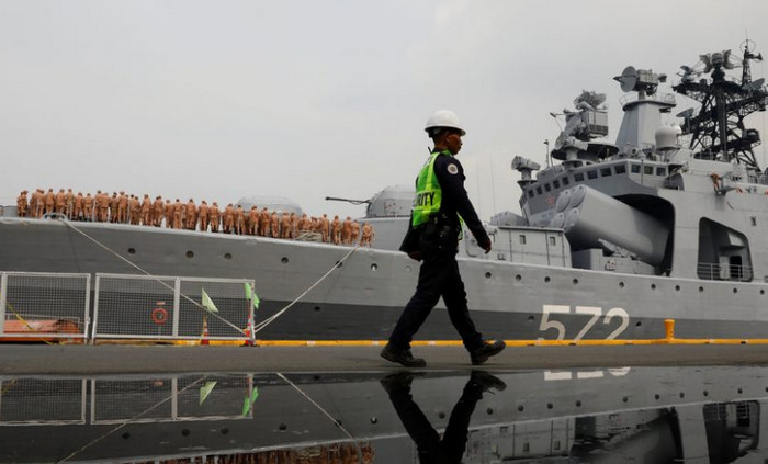 Российские военные корабли привезли на Филиппины очередную партию оружия