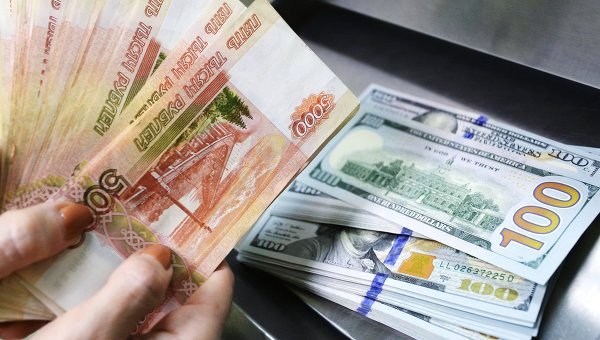 Россия столкнулась с острой нехваткой валюты, - Центробанк
