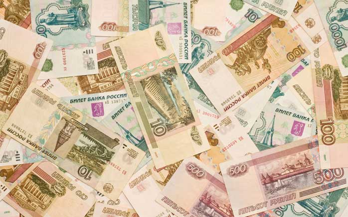 После выступления Путина курс доллара и евро в России обновили исторические максимумы
