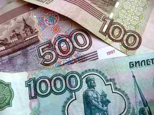 В России рубль продолжает падать – курс евро превышает 67 рублей, доллар идет к 55 рублям