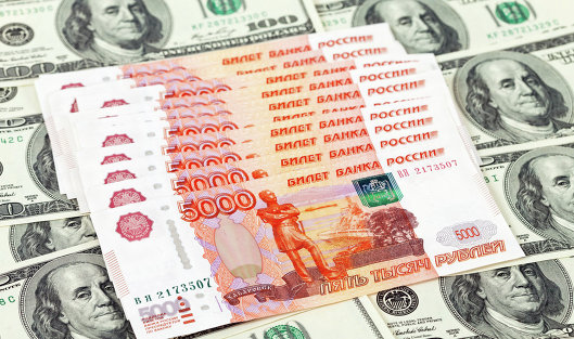 В среду рубль продолжает падать, доллар идет к 55 рублям, евро – к 68 