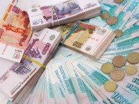В пятницу на открытии торгов на Московской бирже доллар перевалил за 57 рублей, евро – за 71