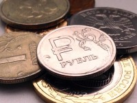 На Московской бирже доллар достиг психологического рубежа в 80 рублей
