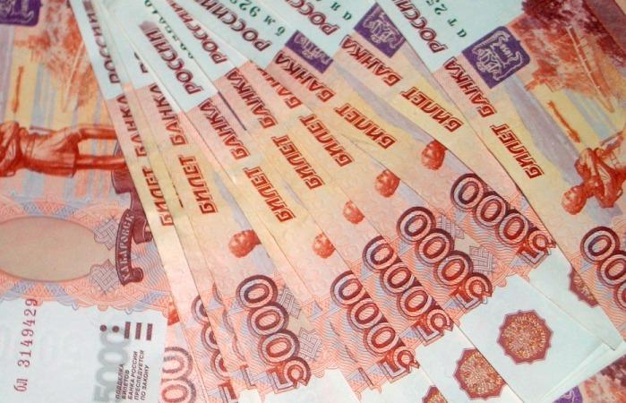 В России средняя зарплата чиновника превышает 500$