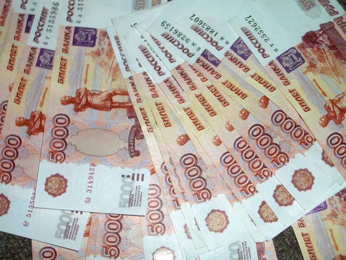 После заявления Путина рубль по отношению к доллару и евро вновь достигает антирекордов