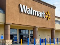 Сеть магазинов Walmart планирует предоставлять банковские услуги