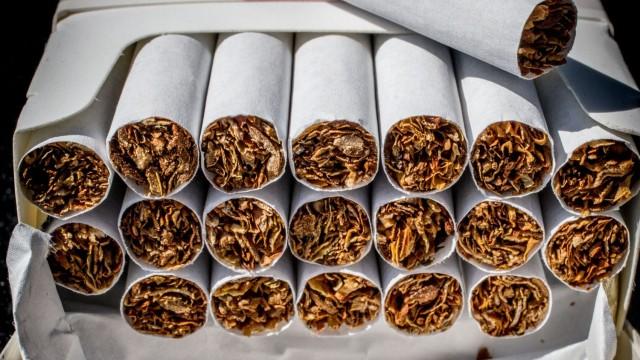 В ЕС на пачках сигарет надпись о вреде курения будет занимать 65% пространства