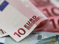 Сильная экономика США бьет по курсу евро валюты